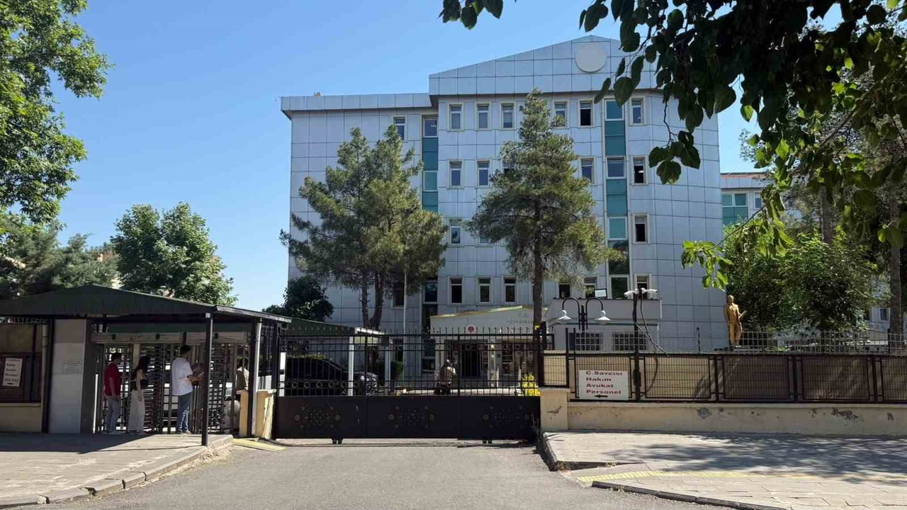 DİYARBAKIR'DA 8 YAŞINDAKİ NARİN GÜRAN CİNAYETİNE İLİŞKİN 15 KİŞİNİN YARGILANDIĞI DAVA 1 EKİM'E...
