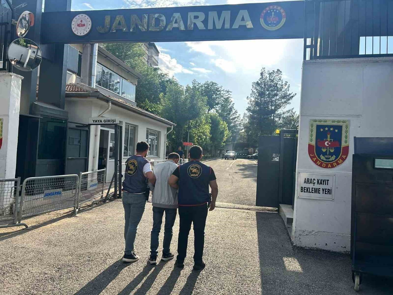 DİYARBAKIR'DA ÇEŞİTLİ SUÇLARDAN ARANAN 152 KİŞİ YAKALANDI.