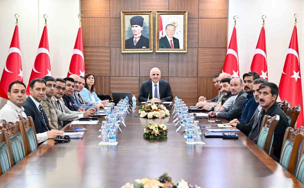 DİYARBAKIR'DA "ANIZ YANGINLARININ ÖNLENMESİ KOORDİNASYON TOPLANTISI" GERÇEKLEŞTİRİLDİ.