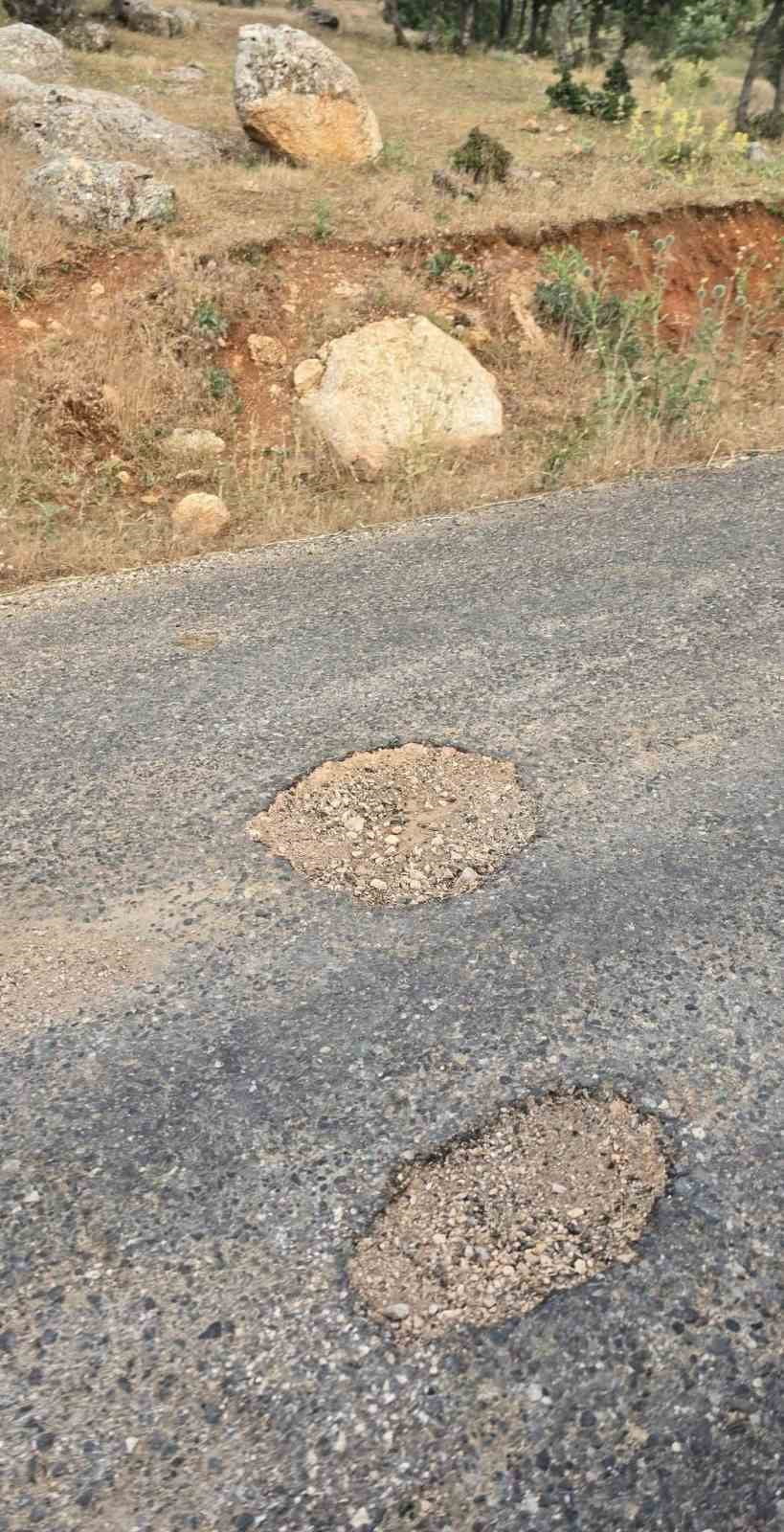 DİYARBAKIR'IN ÇERMİK İLÇESİ HASERAN BÖLGESİNDEKİ KIRSAL MAHALLE YOLLARINDA KIŞ AYLARINDAKİ...