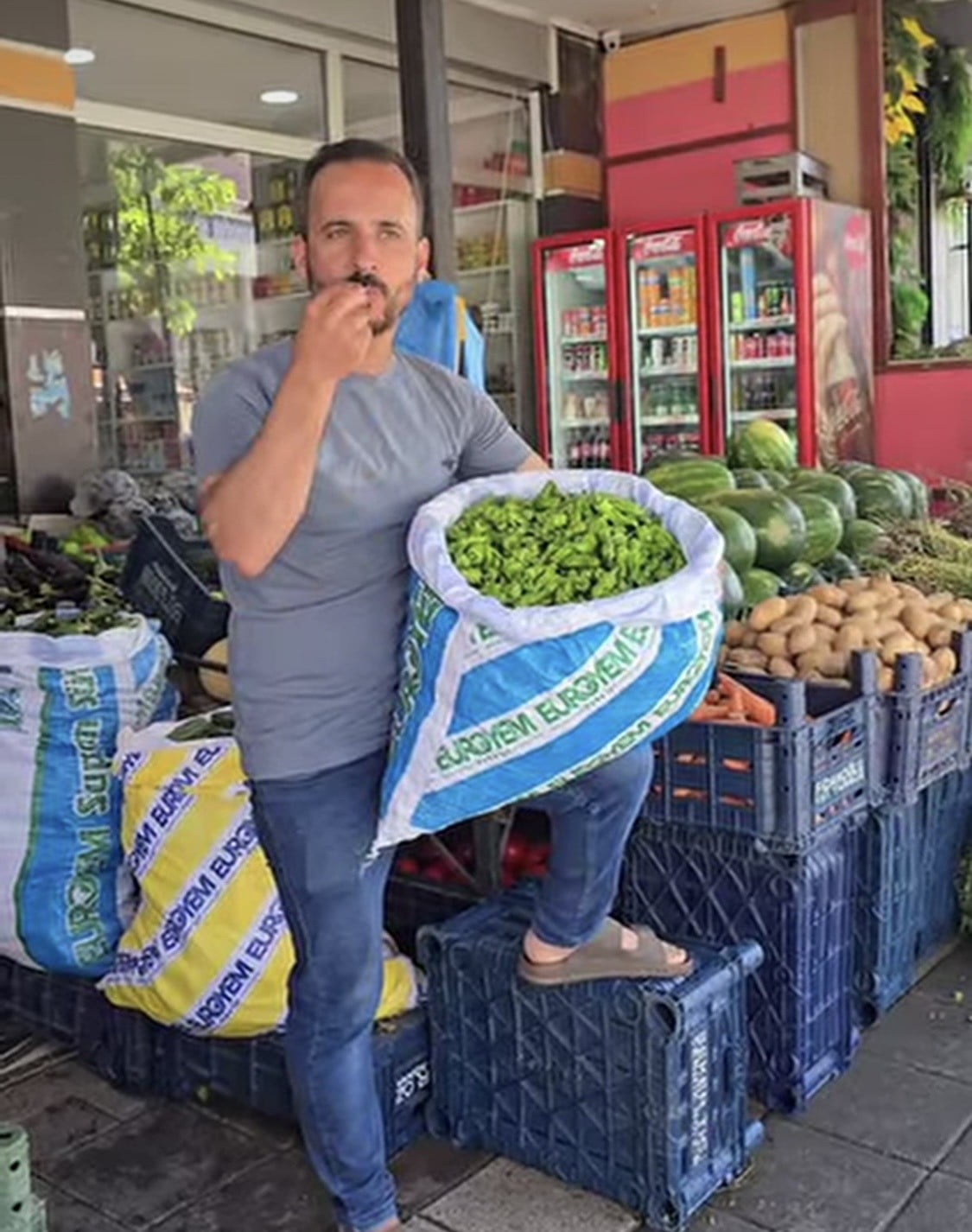 DİYARBAKIR'IN ÇERMİK İLÇESİNDE, İSMİNİ İLÇEDEN ALAN COĞRAFİ TESCİLLİ ÇERMİK BİBERİ, MARKET, PAZAR...