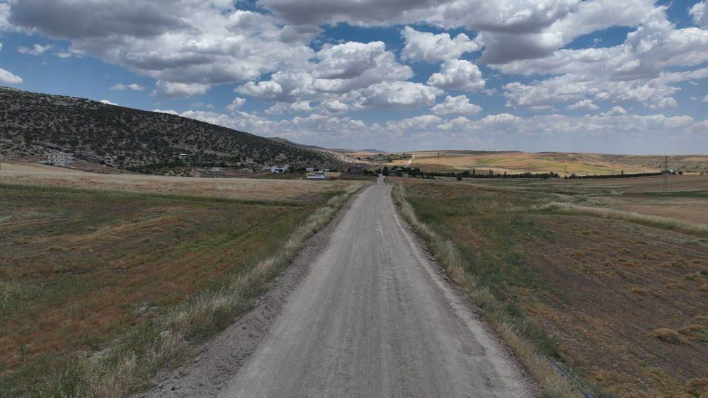 DİYARBAKIR BÜYÜKŞEHİR BELEDİYESİ, KIRSAL İLÇELERDE ULAŞIM ALTYAPISINI GÜÇLENDİRMEK AMACIYLA 13...