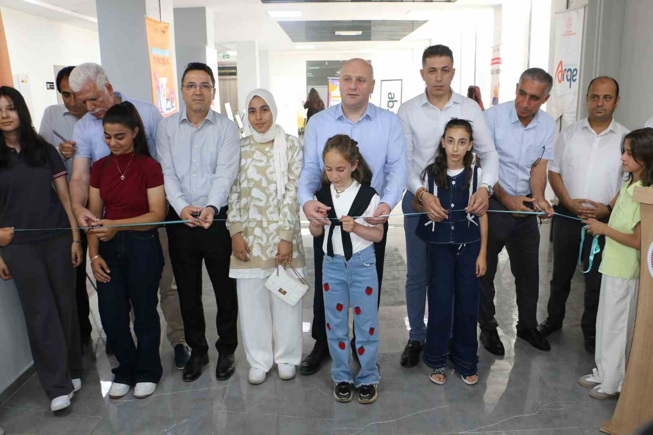 DİYARBAKIR’DA “DİLİMİZİN ZENGİNLİKLERİ PROJESİ” KAPSAMINDA DÜZENLENEN ÖDÜL TÖRENİ VE SERGİ AÇILIŞI...