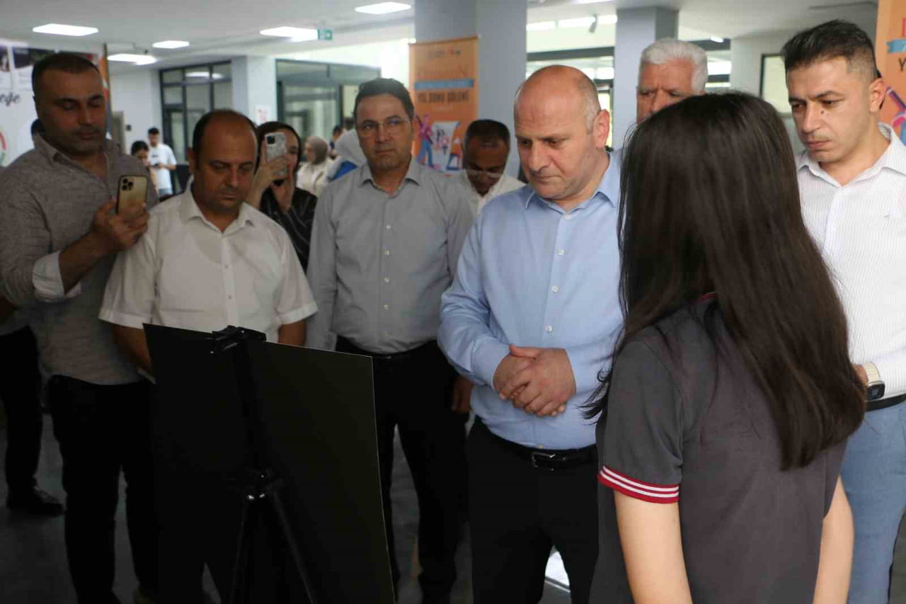 DİYARBAKIR’DA “DİLİMİZİN ZENGİNLİKLERİ PROJESİ” KAPSAMINDA DÜZENLENEN ÖDÜL TÖRENİ VE SERGİ AÇILIŞI...