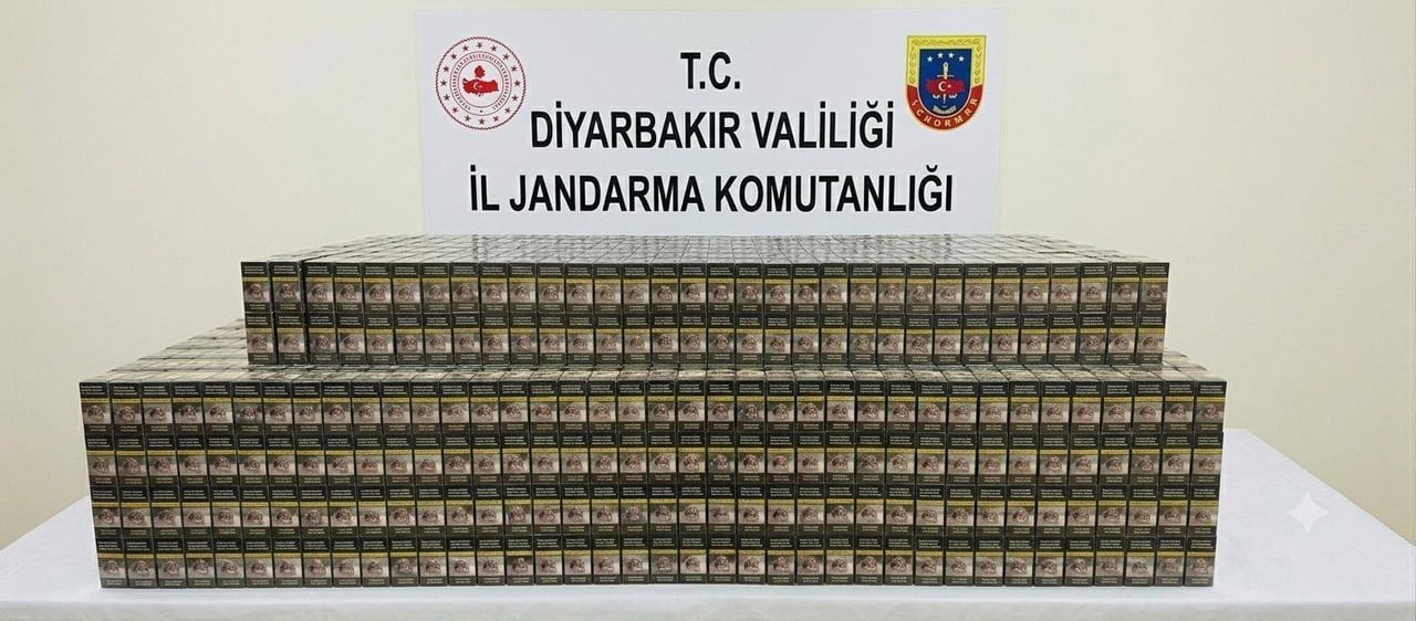 DİYARBAKIR’DA DÜZENLENEN KAÇAKÇILIK OPERASYONLARINDA 14 BİN 988 PAKET KAÇAK SİGARA ELE GEÇİRİLDİ....