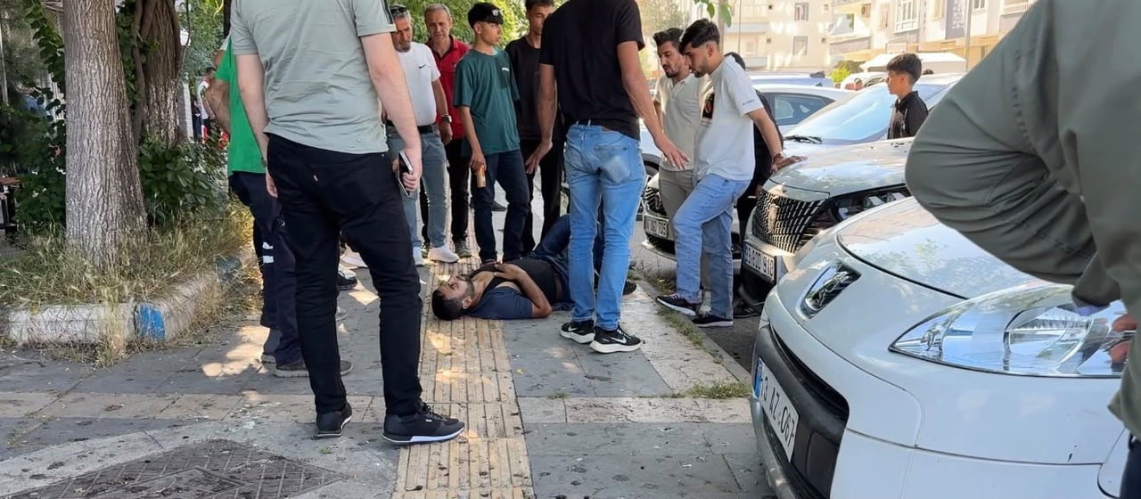DİYARBAKIR’DA İDDİAYA GÖRE ARALARINDA HUSUMET BULUNAN VE KONUŞMAK İÇİN BİR KAHVEDE BULUŞMA...