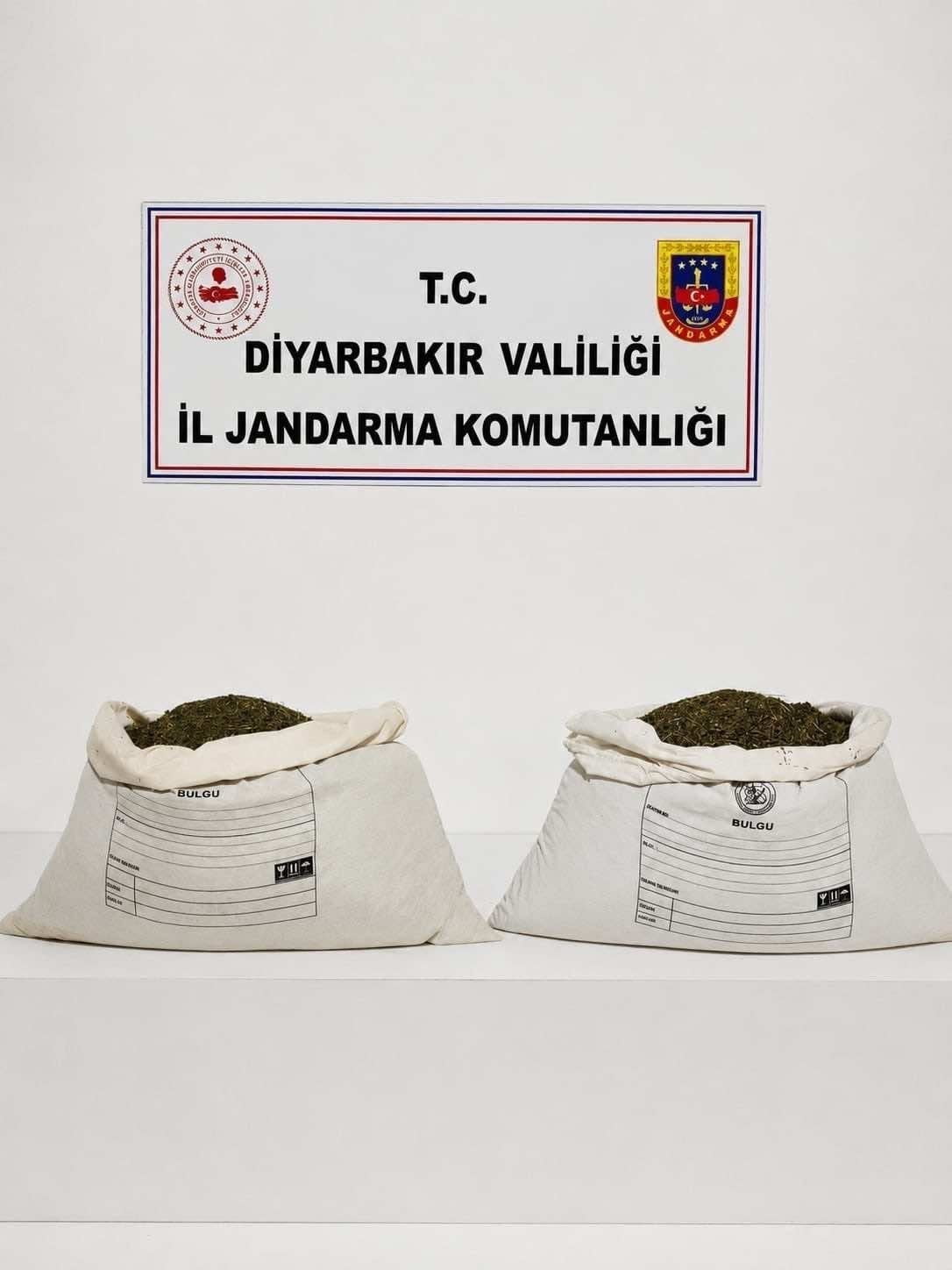 DİYARBAKIR’DA JANDARMA EKİPLERİNCE DÜZENLENEN OPERASYONLARDA 38 BUÇUK KİLO ESRAR ELE...