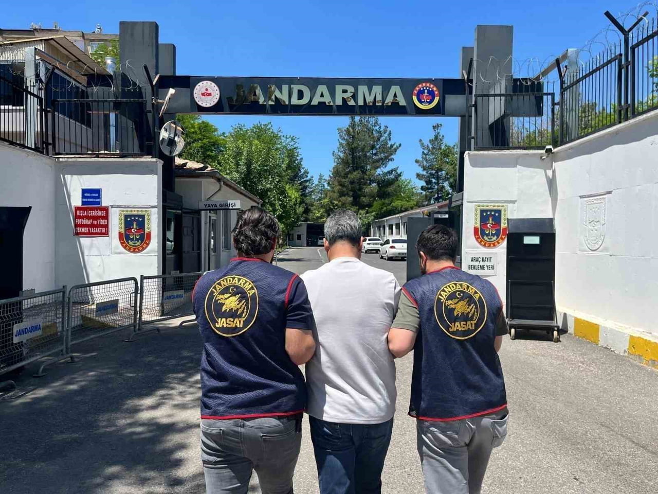 DİYARBAKIR’DA JANDARMA EKİPLERİNCE DÜZENLENEN OPERASYONLARDA, HAKLARINDA KESİNLEŞMİŞ HAPİS CEZASI...