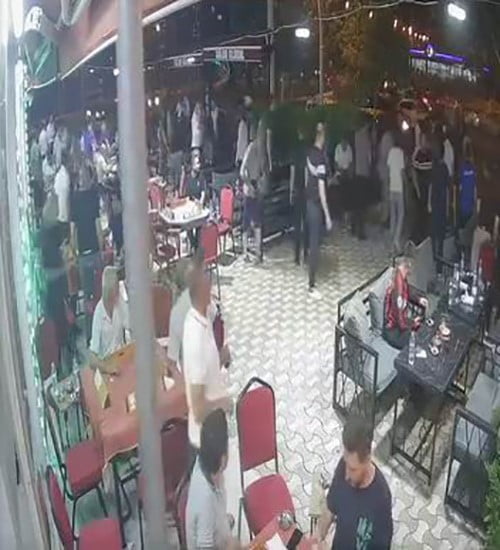DİYARBAKIR’DA YOLUN KARŞI TARAFINA GEÇMEYE ÇALIŞAN BİR KİŞİ, ARAÇ ÇARPMASI SONUCU...