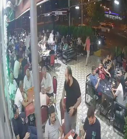 DİYARBAKIR’DA YOLUN KARŞI TARAFINA GEÇMEYE ÇALIŞAN BİR KİŞİ, ARAÇ ÇARPMASI SONUCU...