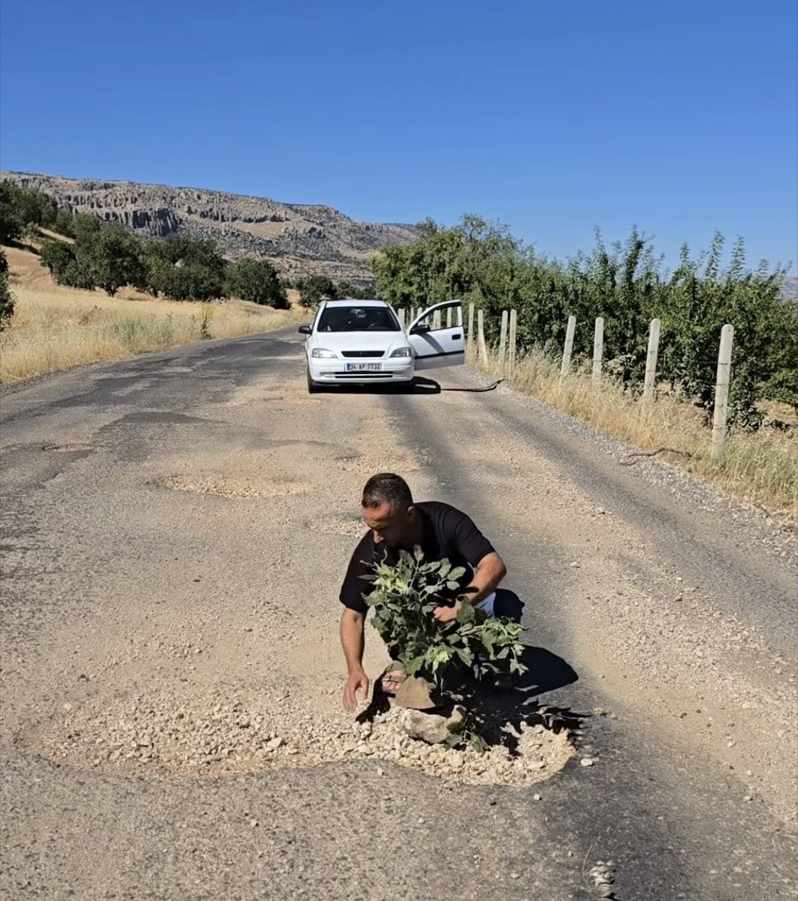 DİYARBAKIR’IN ÇERMİK İLÇESİNDE, 20’YE YAKIN KÖY VE MEZRANIN KULLANDIĞI, HASERAN BÖLGESİ GRUP YOLU...