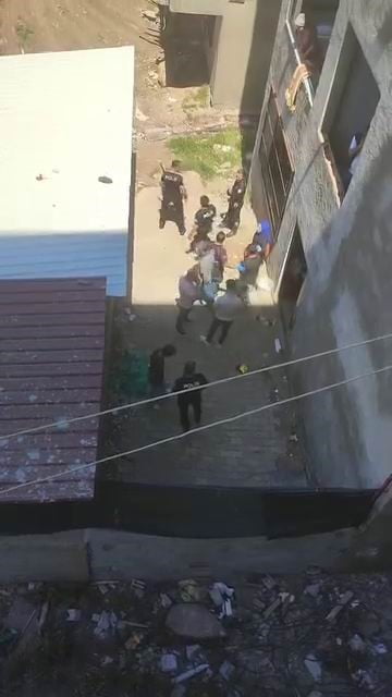 DİYARBAKIR’IN SUR İLÇESİNDE, TAŞLI, SOPALI VE SİLAHLI KAVGADA 3’Ü ÇOCUK 4 KİŞİ YARALANDI. OLAYA...