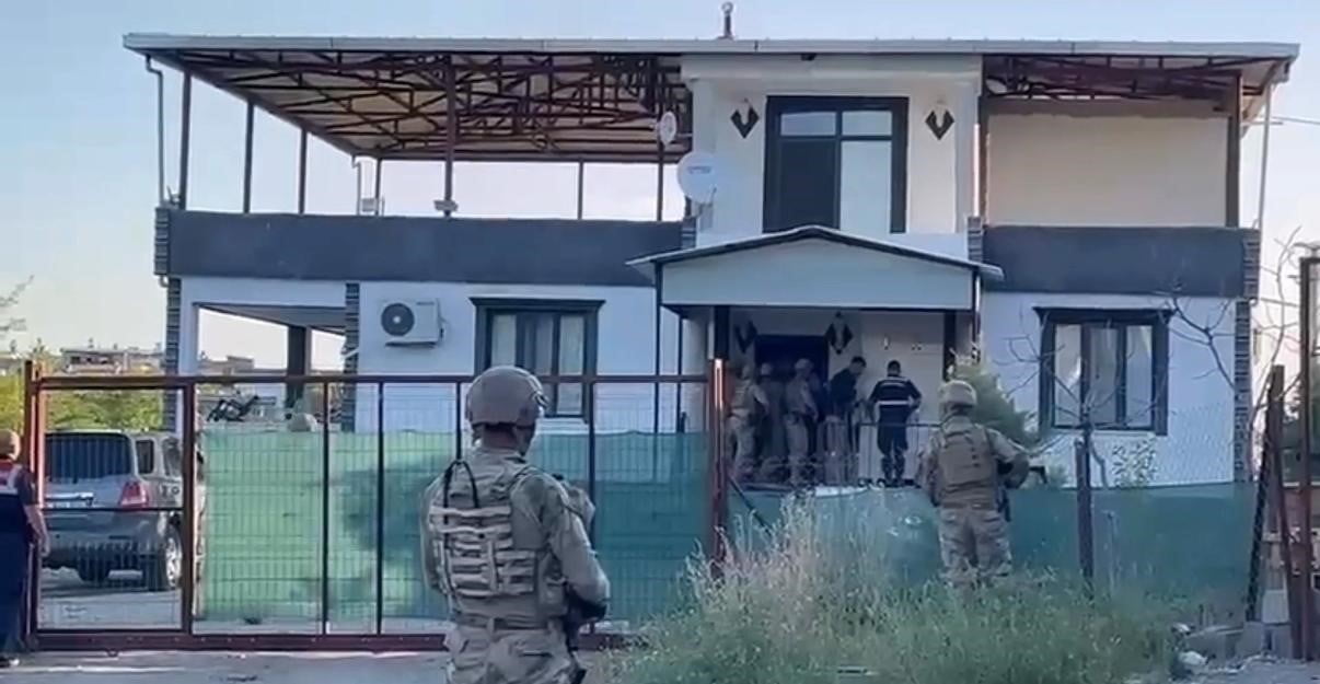 DİYARBAKIR MERKEZLİ 5 İLDE DÜZENLENEN YASA DIŞI BAHİS OPERASYONUNDA 51 ŞAHIS GÖZALTINA...