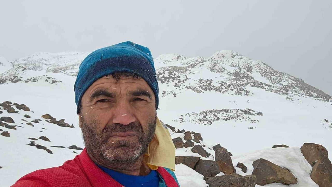 DİYARBAKIRLI DAĞCI MEHMET FATİH AKTÜRK, TÜRKİYE'NİN EN YÜKSEK ÜÇÜNCÜ DAĞI OLAN SÜPHAN DAĞI...