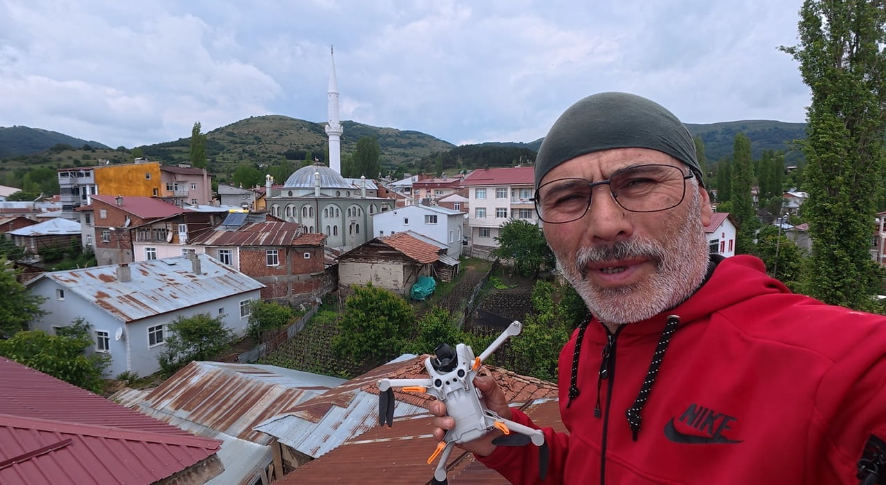 DOĞA FOTOĞRAFÇISI NAZİF KARAKOÇ, LEYLEK AİLESİNİ HAFTALAR BOYUNCA DRON İLE TAKİP EDEREK...