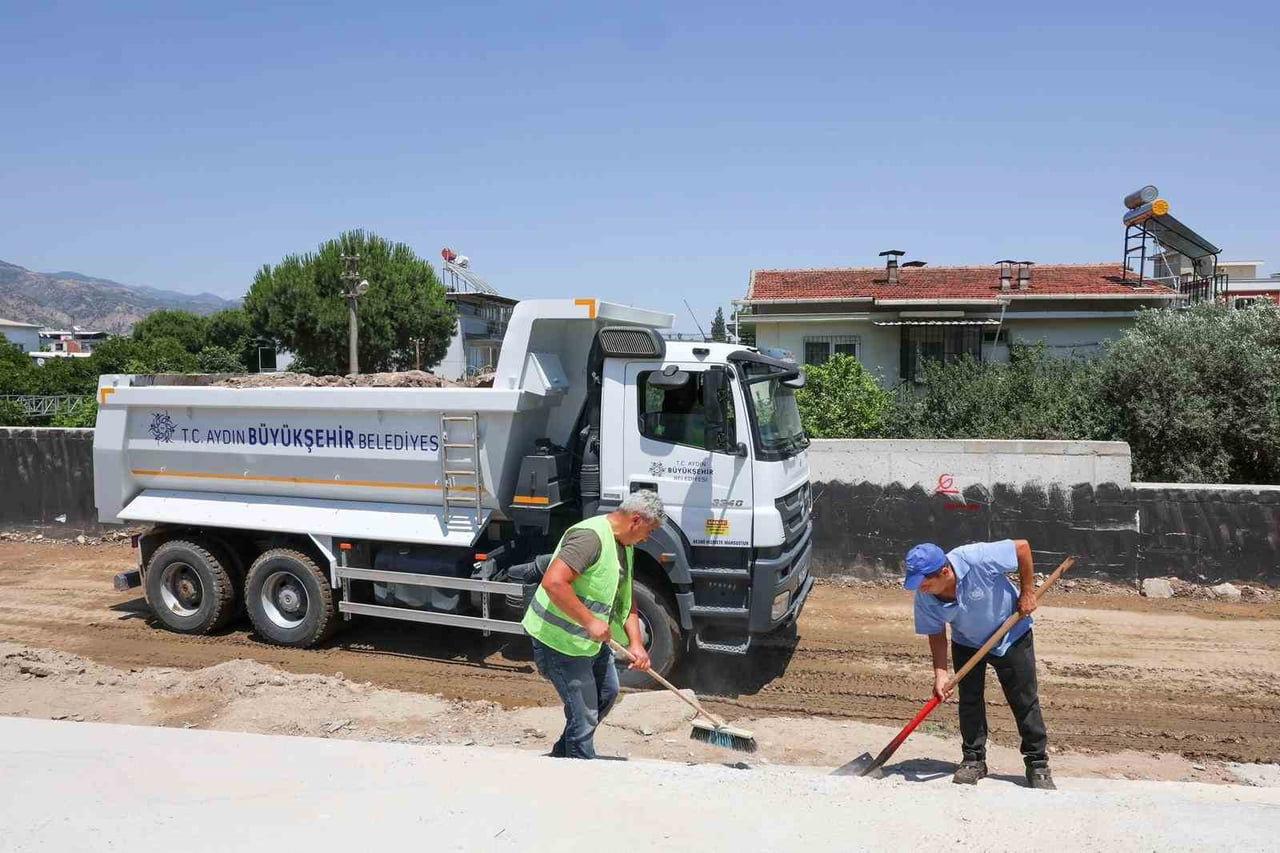 DOĞU AYDIN BULVARI VE TABAKHANE DERESİ KÖPRÜSÜ PROJESİNDE ÇALIŞMALAR SÜRÜYOR