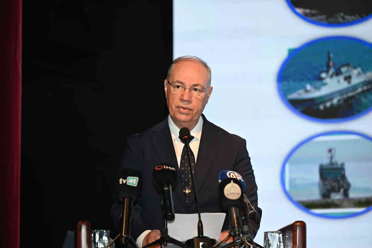 DONANMA KOMUTANI ORAMİRAL KADİR YILDIZ