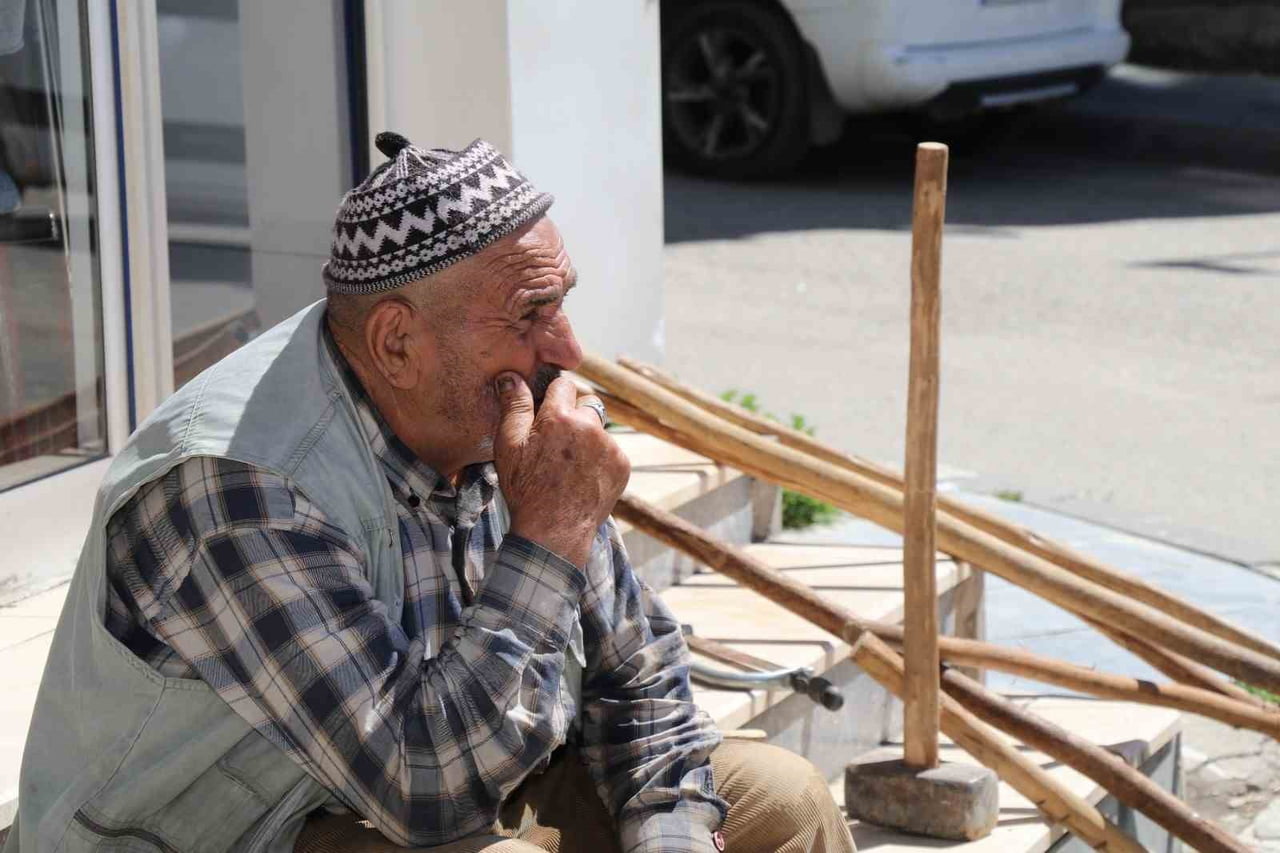 DÖRT EVLADINI KAYBEDEN 80 YAŞINDAKİ İŞÇİ EMEKLİSİ MEHMET COŞKUN, YAKLAŞIK 9 AY ÖNCE DE HAYAT...