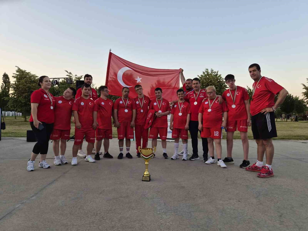DOWN BASKETBOL MİLLİ TAKIMI, TURNUVAYI İKİNCİ SIRADA BİTİRDİ.