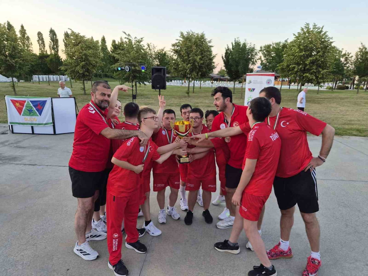 DOWN BASKETBOL MİLLİ TAKIMI, TURNUVAYI İKİNCİ SIRADA BİTİRDİ.