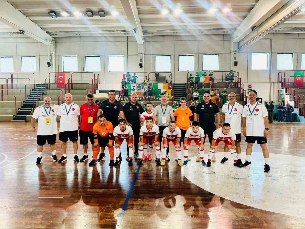 DOWN SENDROMLULAR FUTSAL MİLLİ TAKIMI, KİCK2GETHER AVRUPA KUPASI’NDA GRUBU BİRİNCİSİ OLDU.