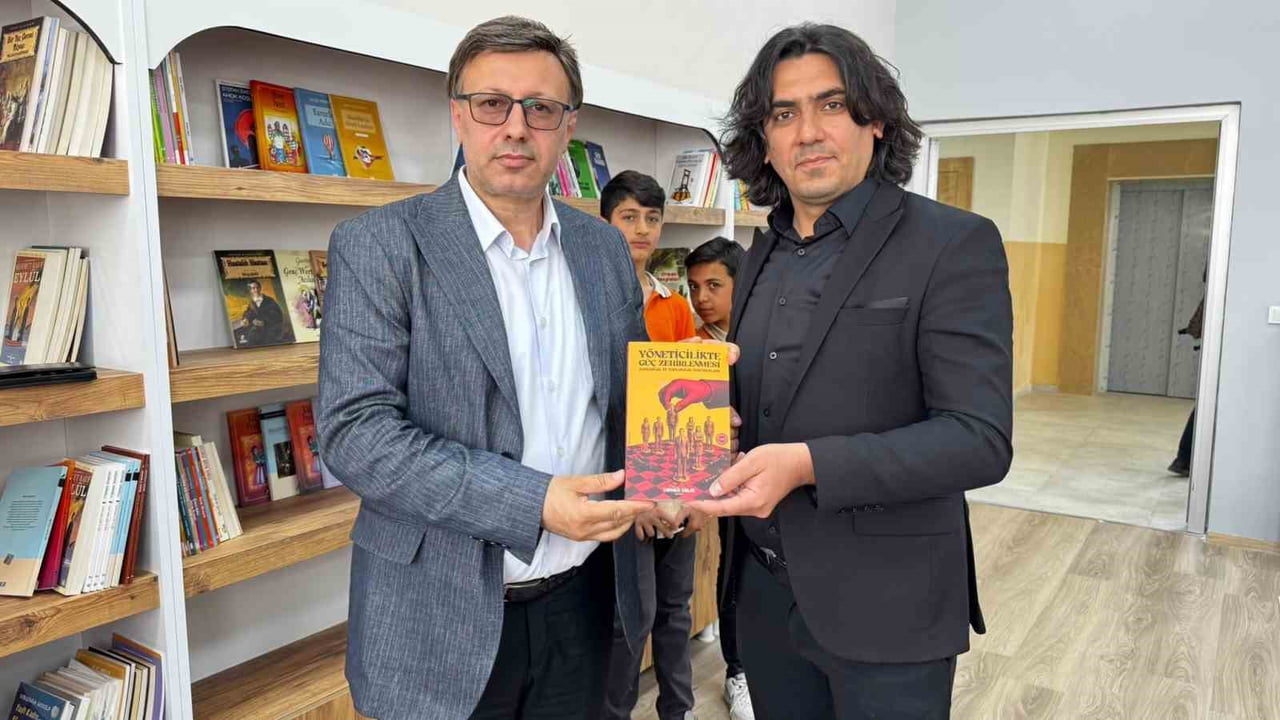 DR. CENGİZ ÇELİK, AĞRI’DA OKURLARIYLA BULUŞTU