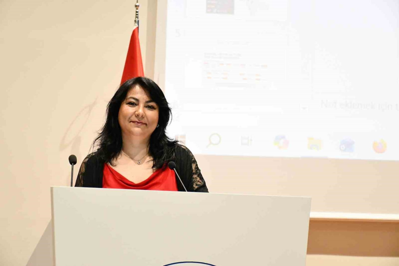 DR. DİLEK AKINCI, KIRIM KONGO KANAMALI ATEŞİ (KKKA) HASTALIĞININ ÜLKEMİZDE 24 YIL İÇERİSİNDE 17...