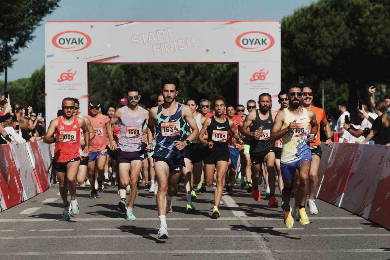 DRAGOS SAHİLİ'NDE İLK KEZ DÜZENLENEN "OYAK 65'İNCİ YIL KOŞUSU" PROFESYONEL SPORCULARI, KOŞU...