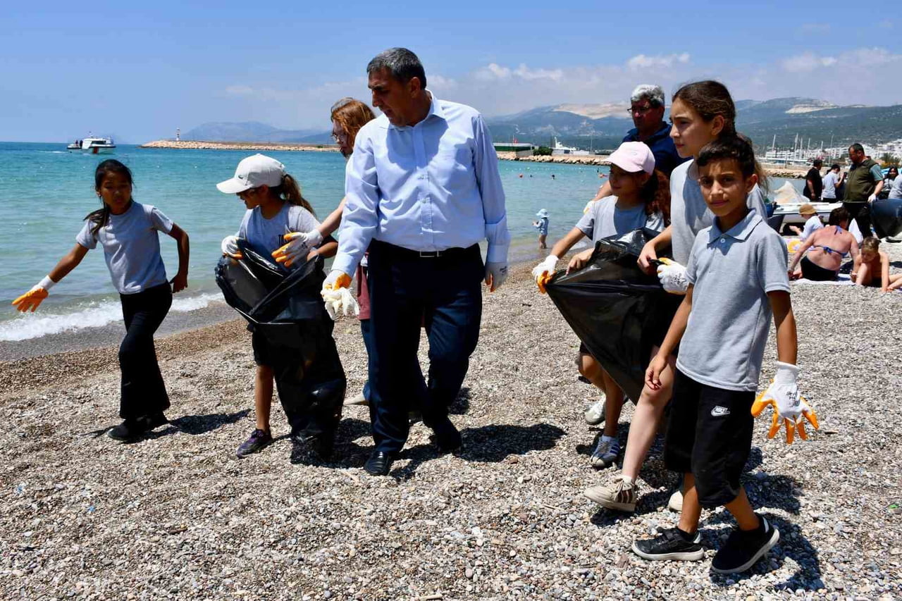 DÜNYA ÇEVRE GÜNÜ KAPSAMINDA SİLİFKE SAHİLİ'NDE TEMİZLİK ETKİNLİĞİ