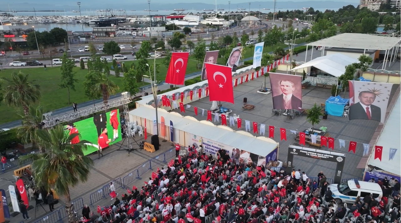 DÜNYA KUPASI HEYECANI BİNLERCE VATANDAŞIN KATILIMIYLA BİRLİKTE PENDİK SAHİLİ'NDE DOYASIYA YAŞANDI....