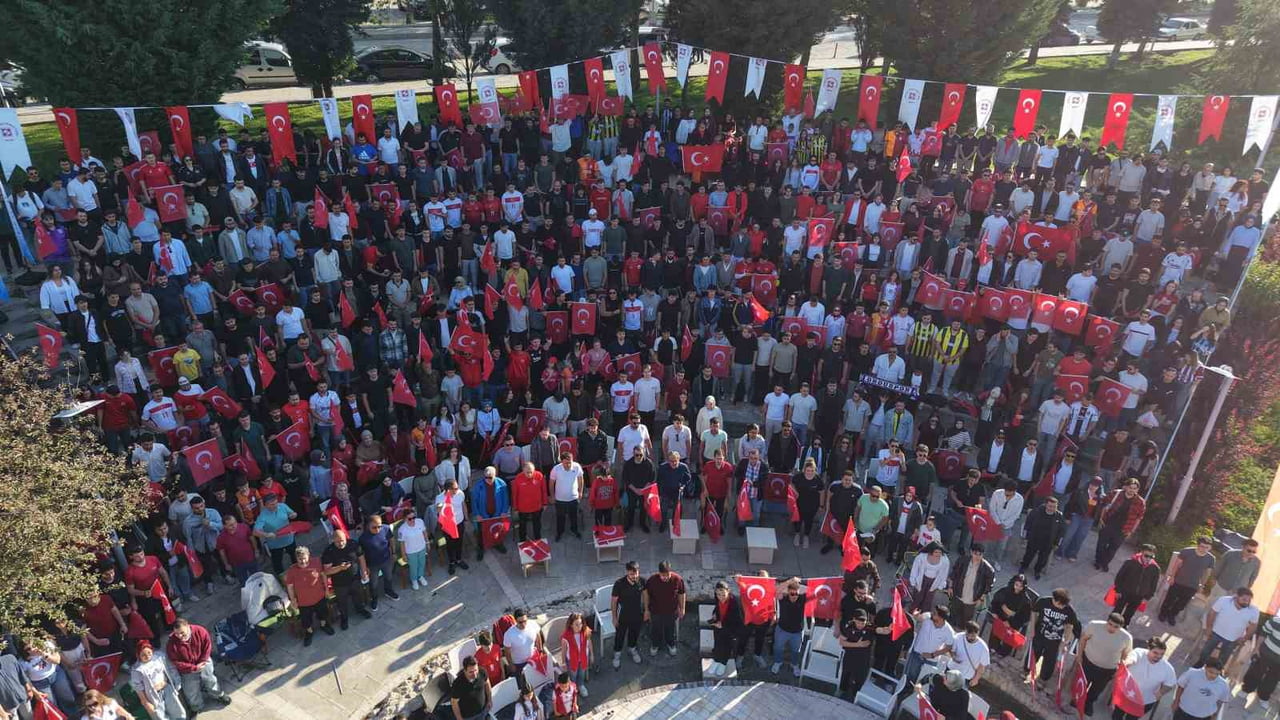 DÜNYA KUPASI İLK MAÇINDA TÜRKİYE İLE AVUSTRALYA KARŞILAŞIRKEN, ELAZIĞ’DA YÜZLERCE TARAFTAR...