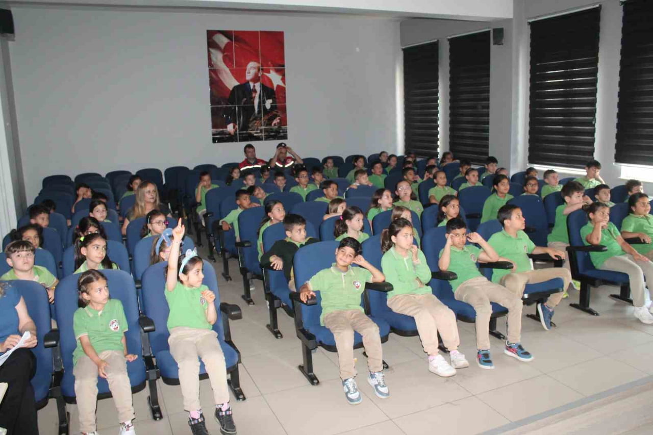 DÜNYA SÜT GÜNÜ VE SÜT HAFTASI ETKİNLİKLERİ KAPSAMINDA TOBB İLKOKULU ÖĞRENCİLERİNE SÜT TÜKETİMİNİN...