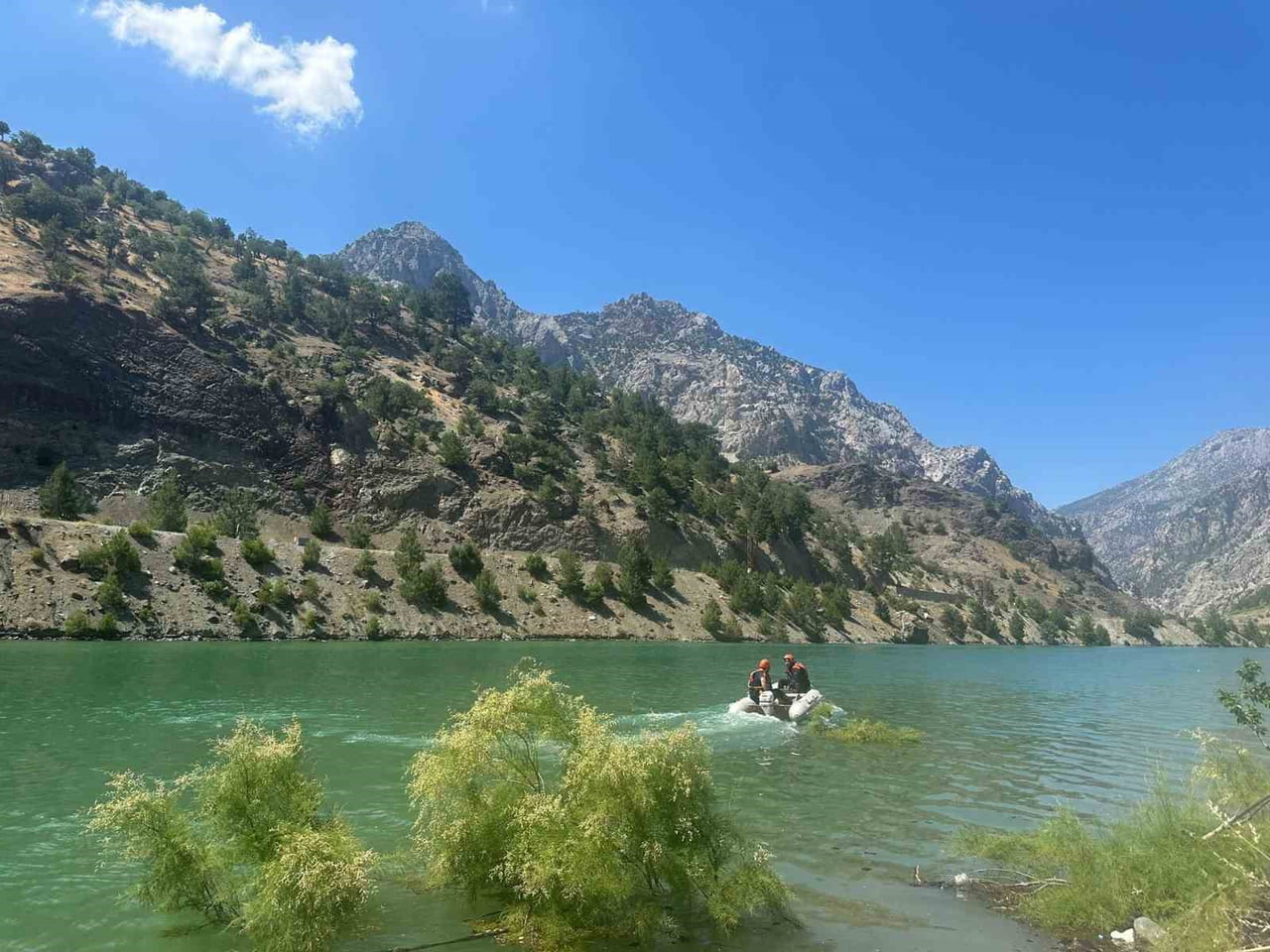 DURUMUN BİLDİRİLMESİ BÖLGEYE KAHRAMANMARAŞ AFAD'DAN 8 PERSONEL VE 2 ARAÇ, SAĞLIK EKİPLERİNDEN 3...