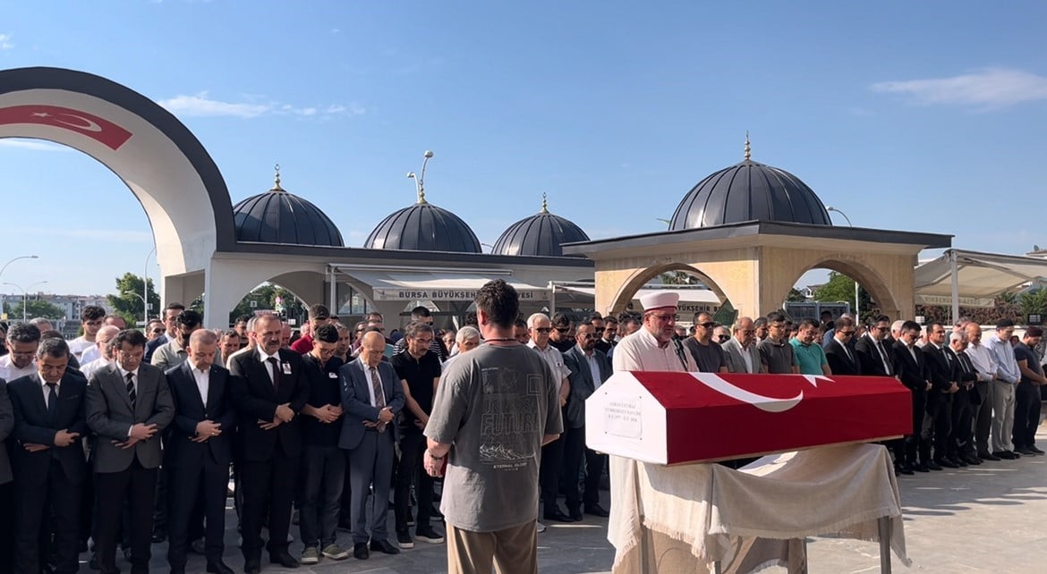 DURUŞMADA HAYATINI KAYBEDEN CUMHURİYET SAVCISI BURSA’DA SON YOLCULUĞUNA UĞURLANDI