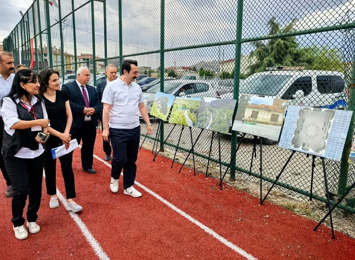 DÜŞLER ATÖLYESİ’NDEN HEKİMHAN’A ANLAMLI FOTOĞRAF SERGİSİ