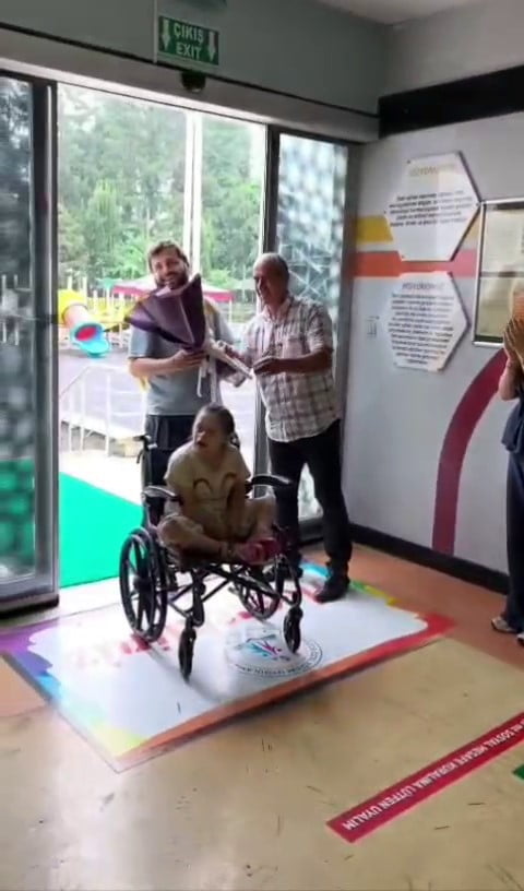 DÜZCE'DE ÖZEL EĞİTİM GÖREN KIZINI HER GÜN OKULA GETİREN BABA RECEP ÖZTÜRK, OKUL İDARESİ VE...