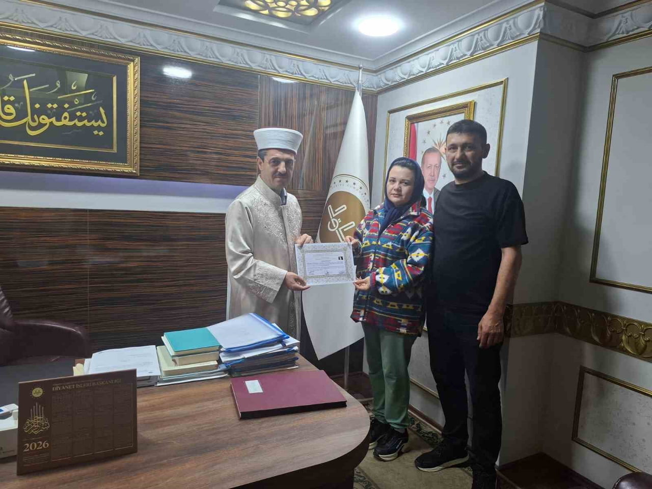 DÜZCE'DE YAŞAYAN MOLDOVA VATANDAŞ WALENTİNE SOLAVİOVA, DÜZCE İL MÜFTÜLÜĞÜ'NE GİDEREK KELİME-İ...