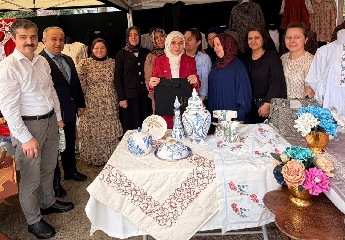 DÜZCE'NİN GÖLYAKA İLÇESİ EĞİTİM VE KÜLTÜR ŞENLİĞİ, HACIYAKUP KÖYÜNDE DÜZENLENEN RENKLİ...