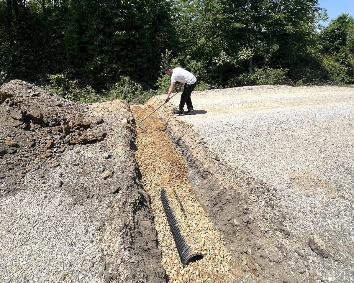DÜZCE'NİN KAYNAŞLI İLÇESİNE BAĞLI SAZKÖY'DE, YAĞMUR SUYU TAHLİYESİ VE DRENAJ HATTINI GÜÇLENDİRMEK...