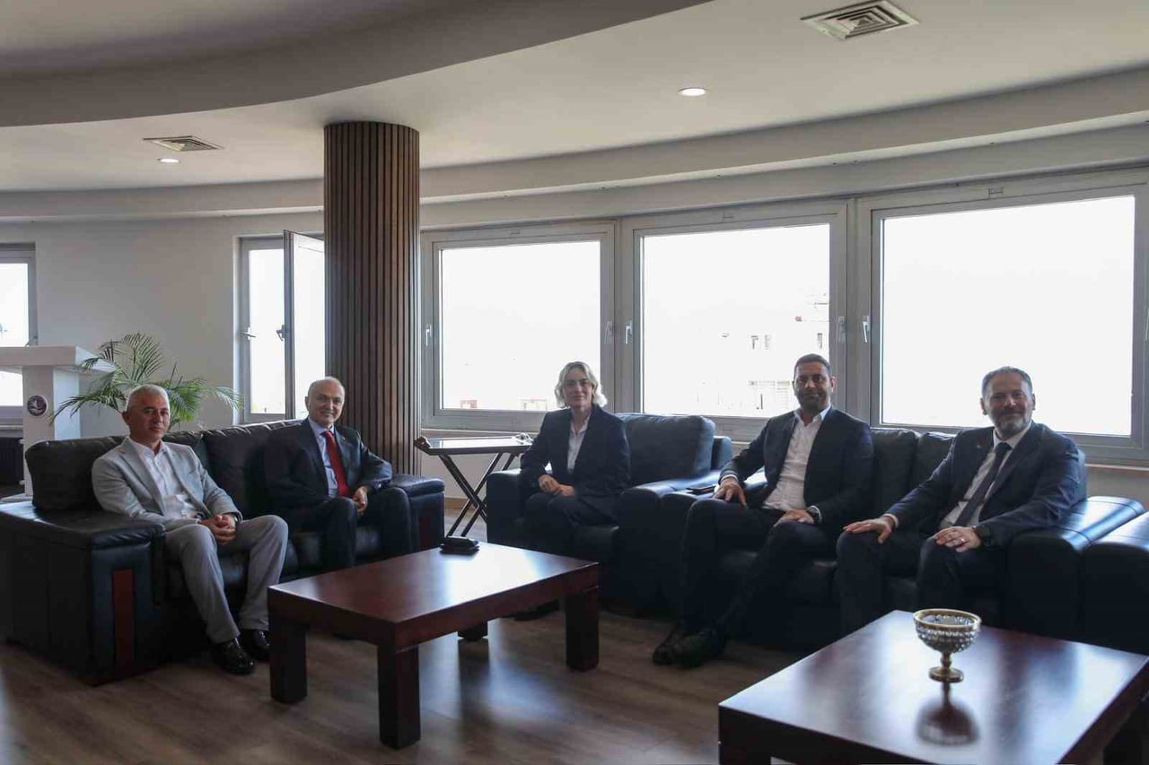 DÜZCE BELEDİYE BAŞKANI DR. FARUK ÖZLÜ, AKÇAKOCA BELEDİYE BAŞKANVEKİLLİĞİ GÖREVİNE SEÇİLEN ALEV...