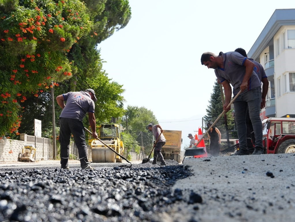 DÜZCE BELEDİYESİ FEN İŞLERİ MÜDÜRLÜĞÜ EKİPLERİ TARAFINDAN YAPILAN ÇALIŞMALARDA 4 BİN 379 METRE...