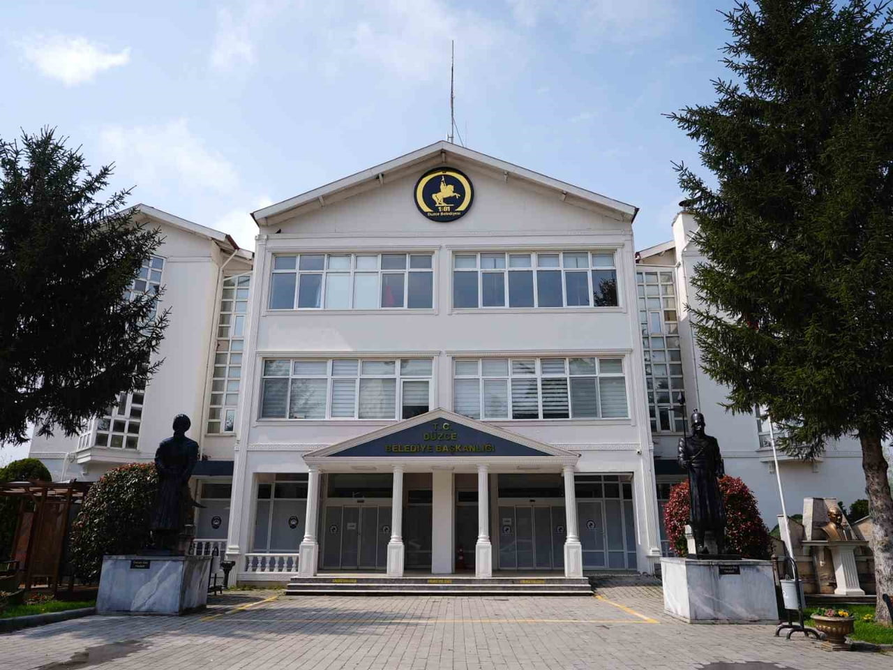 DÜZCE BELEDİYESİ TARAFINDAN YAPILAN AÇIKLAMADA SON GÜNLERDE BELEDİYE BAŞKAN YARDIMCILARININ ADINI...