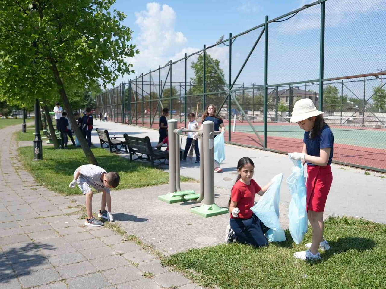 DÜZCE BELEDİYESİ VE AHBAP DERNEĞİ, ÇEVRE HAFTASI DOLAYISIYLA ÖRNEK BİR İŞ BİRLİĞİNE İMZA ATTI....