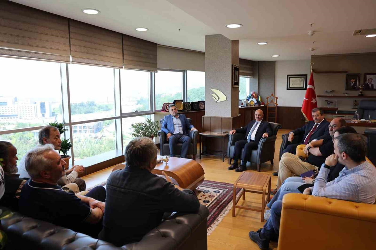 DÜZCE ÇALIŞAN GAZETECİLER CEMİYETİ YÖNETİM KURULU İLE BAZI BASIN KURULUŞLARI TEMSİLCİLERİ DÜZCE...