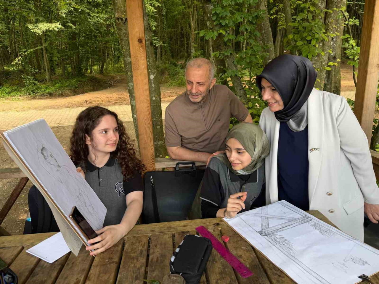 DÜZCE CUMHURİYET ANADOLU LİSESİ TARAFINDAN KORUGÖL TABİAT PARKI’NDA DÜZENLENEN “DOĞADA SANAT...