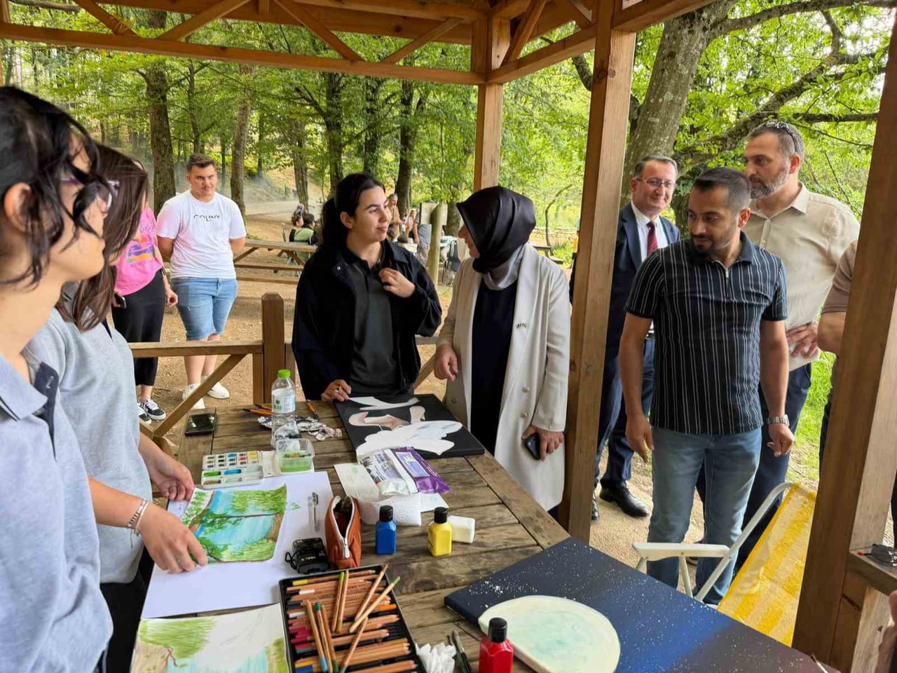 DÜZCE CUMHURİYET ANADOLU LİSESİ TARAFINDAN KORUGÖL TABİAT PARKI’NDA DÜZENLENEN “DOĞADA SANAT...