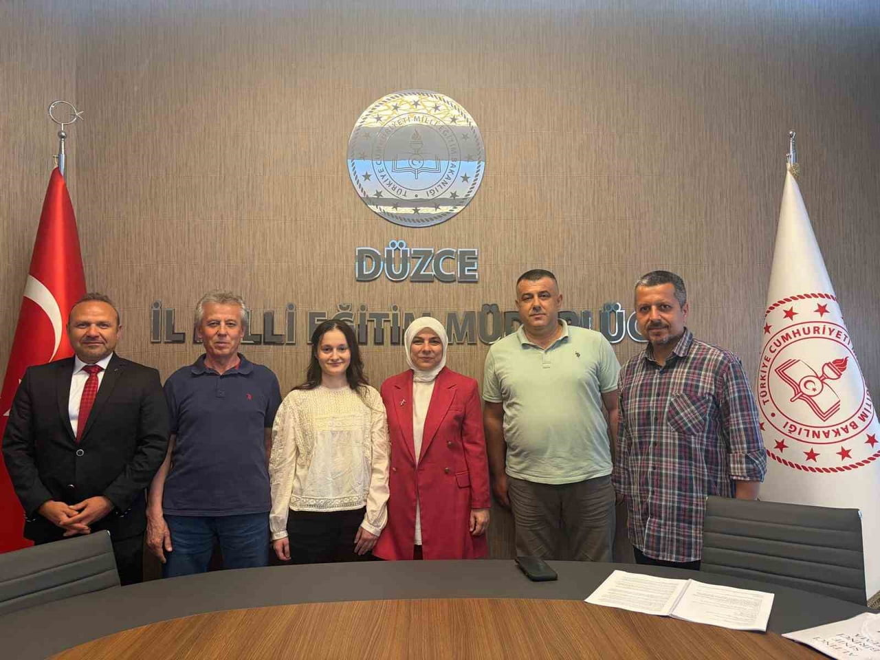DÜZCE’DE GERÇEKLEŞTİRİLEN YAŞAYAN DİLLER VE LEHÇELER KOMİSYON TOPLANTISI’NDA, DİL VE KÜLTÜREL...