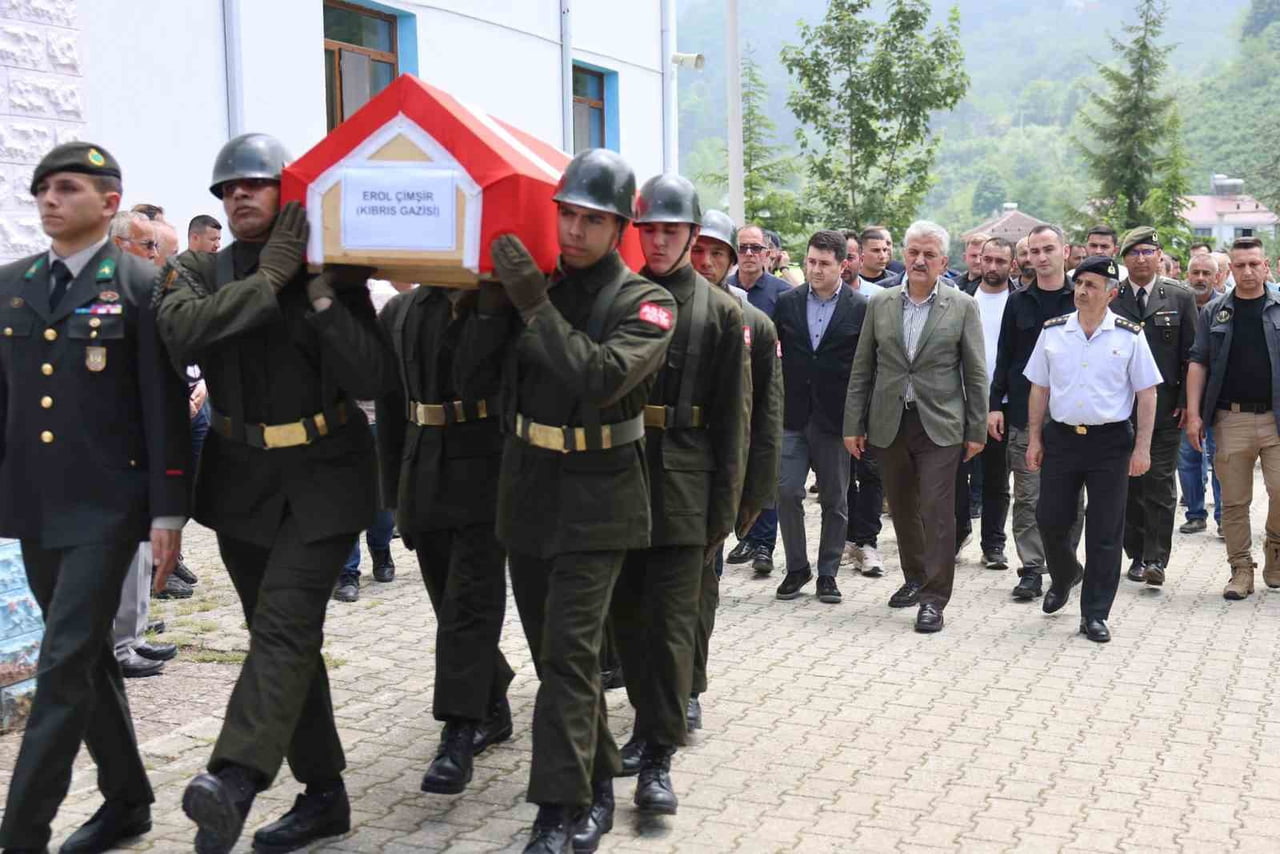 DÜZCE’DE KOAH RAHATSIZLIĞI NEDENİYLE HAYATINI KAYBEDEN KIBRIS GAZİSİ EROL ÇİMŞİR, GÖLYAKA İLÇESİNE...