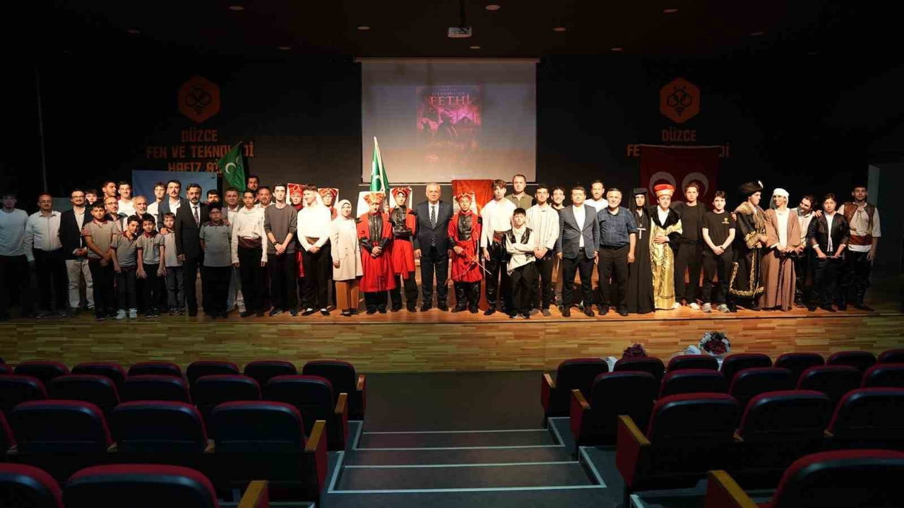 DÜZCE FEN VE TEKNOLOJİ HAFIZ ANADOLU İMAM HATİP LİSESİ TARAFINDAN HAZIRLANAN İSTANBUL’UN FETHİ...