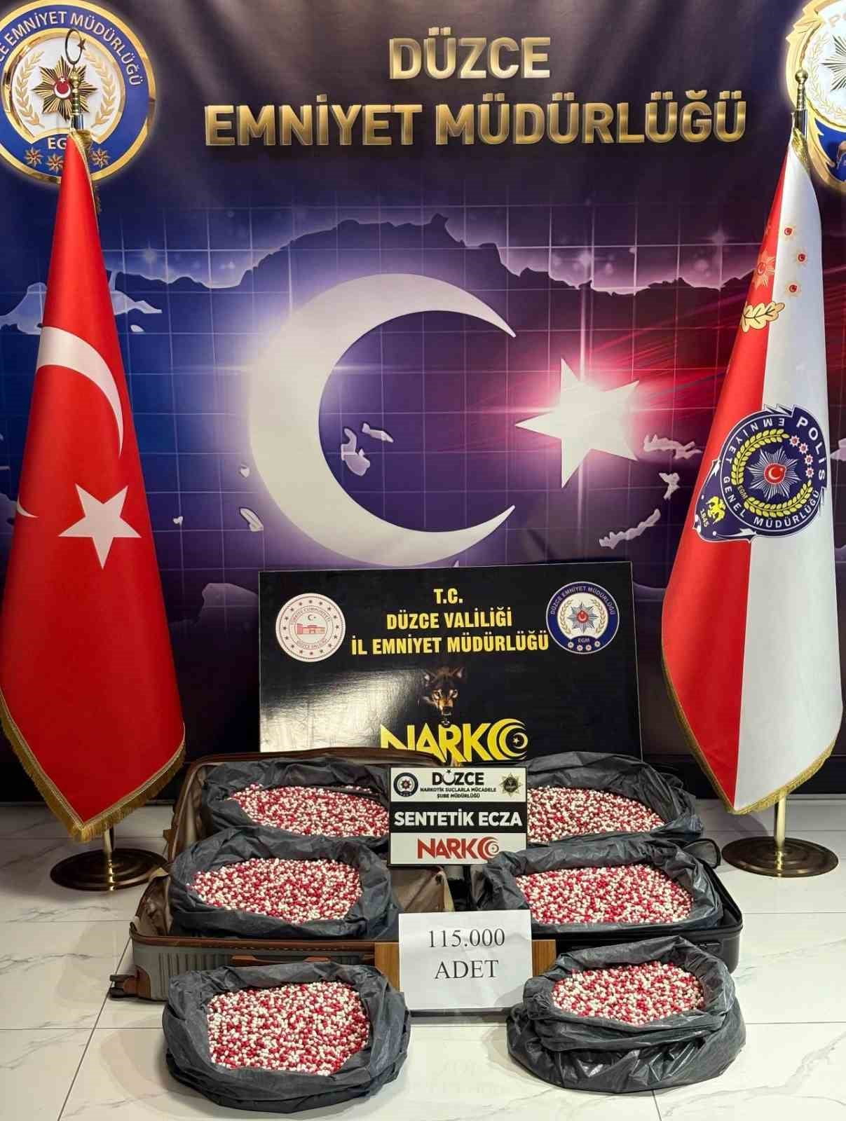 DÜZCE İL EMNİYET MÜDÜRLÜĞÜ NARKOTİK SUÇLARLA MÜCADELE ŞUBE MÜDÜRLÜĞÜ EKİPLERİ TARAFINDAN YAPILAN...